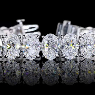 Oval lab-grown diamond tennis bracelet with 30 carats total weight in white gold, featuring 100pt diamonds on a 7-inch chain.
