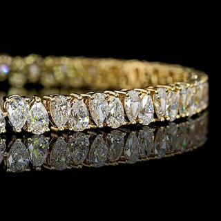 Lab-grown diamond tennis bracelet with alternating pear-shaped diamonds, 7 carats total weight, set in yellow gold.