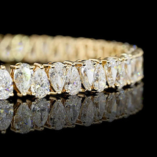Yellow gold tennis bracelet with 9-carat total weight of alternating pear-shaped lab-grown diamonds, 6.5-inch length, 60 stones.